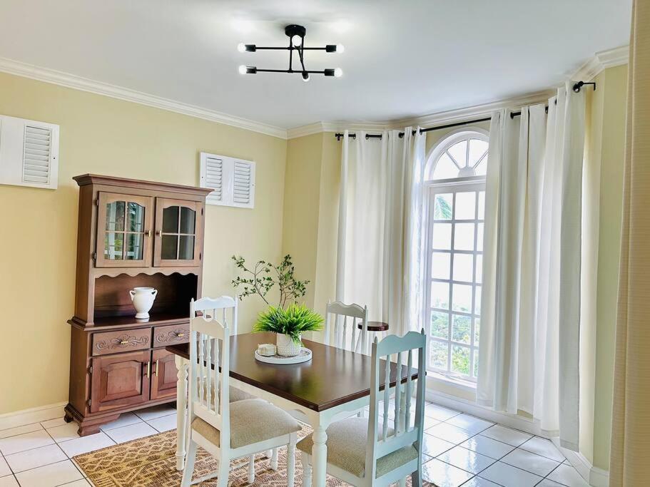 Falcon Islandview - Airport Pickup Available - 24Security Montego Bay Exterior photo
